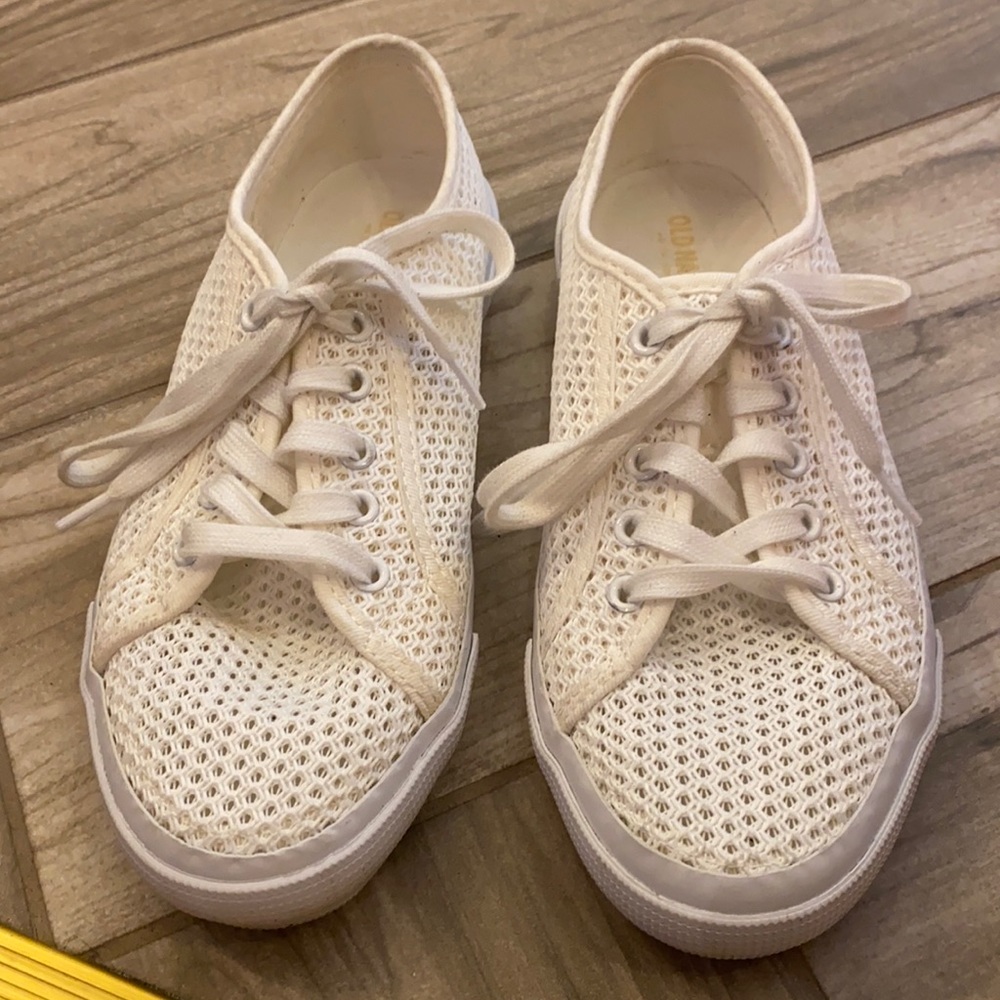 Knit look tennis shoes